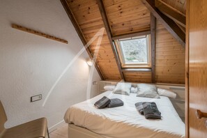 Unclassified image, 3 of 25, button - Brahets (Garós)