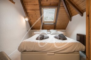 Unclassified image, 2 of 25, button - Brahets (Garós)