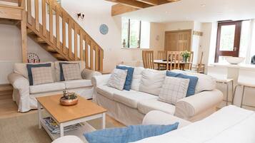 Smart TV, DVD player, table football, ping pong