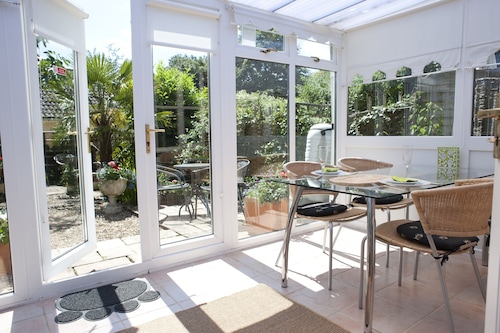 Little Chequers is a pretty pet friendly cottage , sleeps 3. close to Aldeburgh