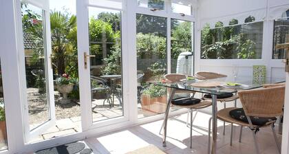 Little Chequers is a pretty pet friendly cottage , sleeps 3. close to Aldeburgh