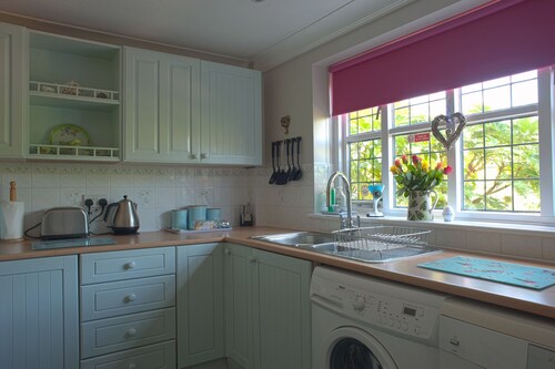 Little Chequers is a pretty pet friendly cottage , sleeps 3. close to Aldeburgh