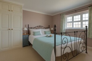 2 bedrooms, desk, iron/ironing board, travel cot