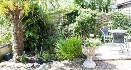 Little Chequers is a pretty pet friendly cottage , sleeps 3. close to Aldeburgh