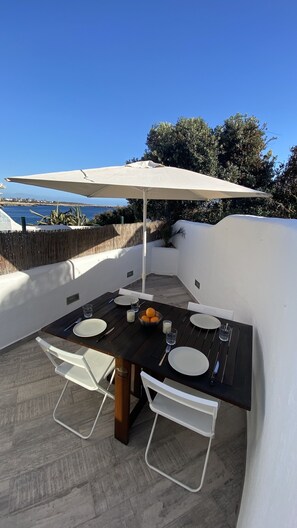 Outdoor dining - Lovely Luxury Little Villa with Great Sea Views (cap de artrutx Ciutadella de Menorca)