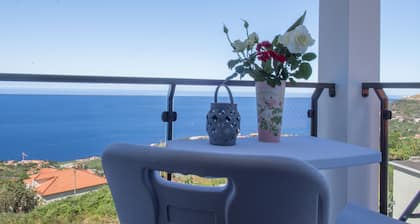 Entspannend - Panoramablick - Berge und Meer - mit Grill
