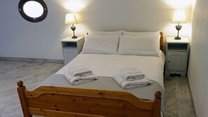 4 chambres, bureau, fer et planche à repasser, Wi-Fi gratuit