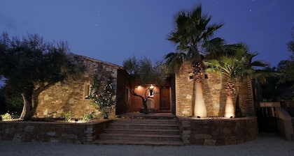 Villa Joya: une superbe villa élégante sur un terrain privé avec piscine chauffée