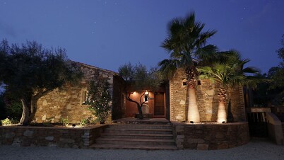 Villa Joya: A Stunning, elegant villa in private grounds with heated pool