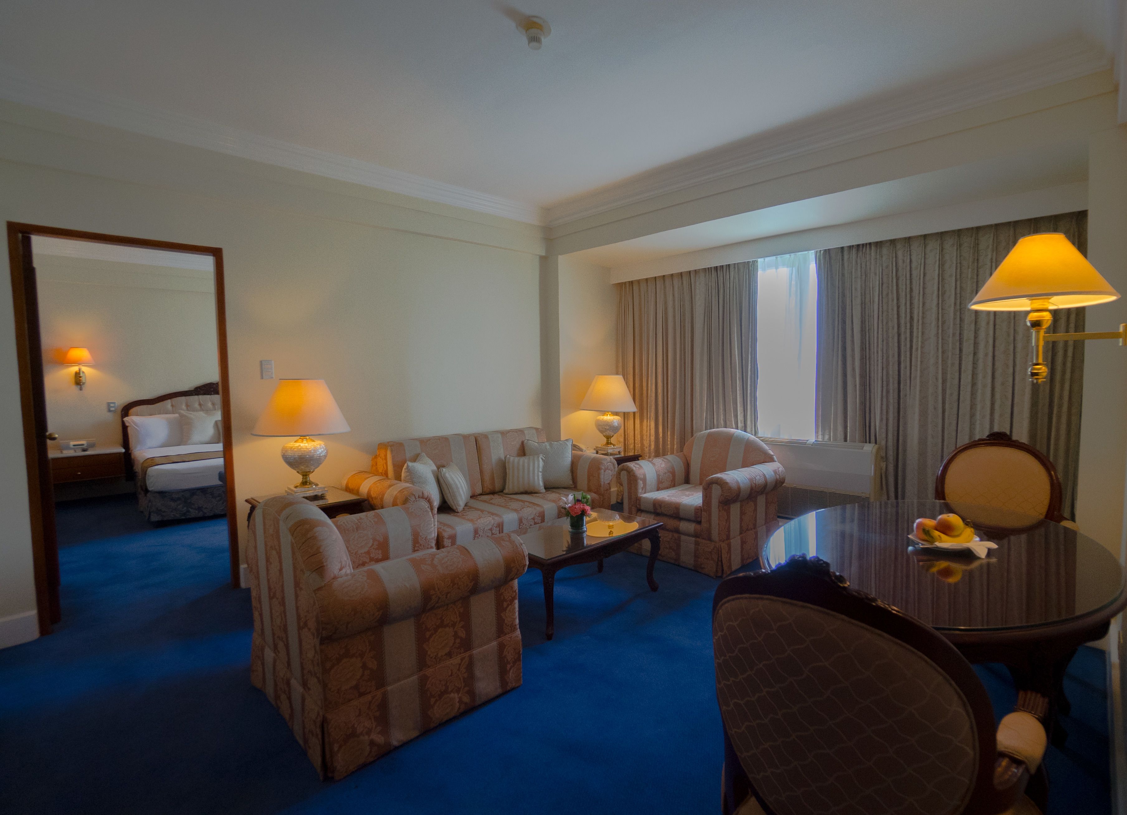 Executive Suite | Desk, free WiFi, bed sheets