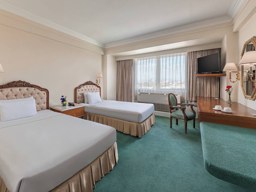 Kamar Deluks | Meja kerja, Wi-Fi gratis, dan seprai linen