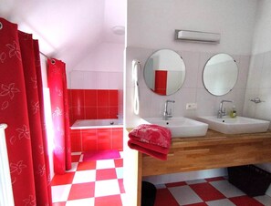 Badkar/dusch, hårtork och handdukar