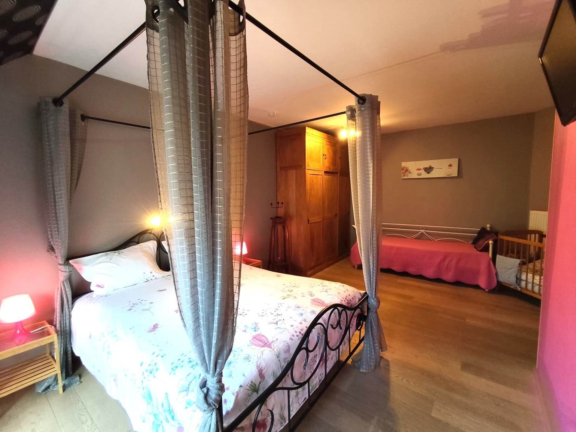 5 slaapkamers, een strijkplank/strijkijzer, gratis wifi, beddengoed