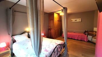 5 slaapkamers, een strijkplank/strijkijzer, gratis wifi, beddengoed