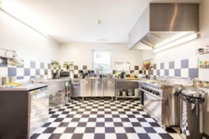 Refrigerador, microondas, horno y lavavajillas