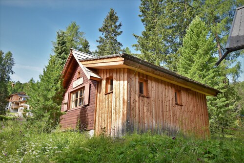 Quaint chalet at 1700m with infra-red sauna, directly in the ski and hiking region!