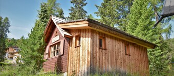 Quaint chalet at 1700m with infra-red sauna, directly in the ski and hiking region!