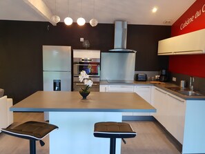 冰箱、微波炉、烤箱、炉灶