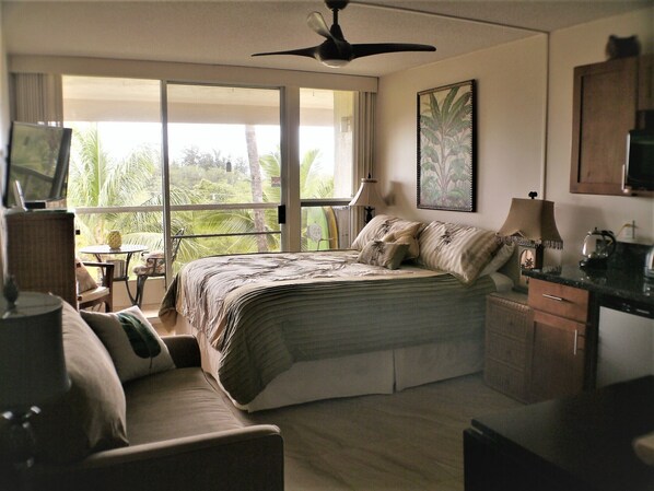 Tabla de planchar con plancha, wifi y ropa de cama 