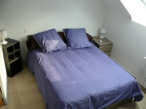 4 bedrooms, desk, iron/ironing board, free WiFi - Longère en impasse jardin clos Billard 13 minutes des plages (Ambon)