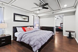 2 chambres, bureau, fer et planche à repasser, accès au Wi-Fi (inclus)