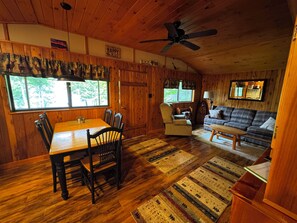 Älytelevisio, DVD-soitin, kirjoja