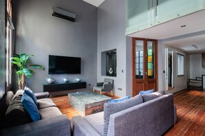 Smart TV, estéreo, oficina