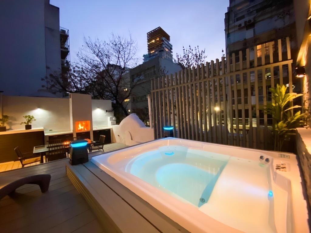 Outdoor spa tub