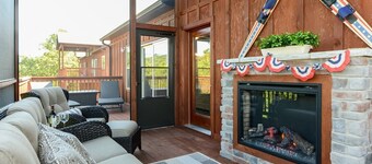 Majestic Moose Lodge - 5 Star Resort Amenities, Pool, Lake, Gym, Tennis