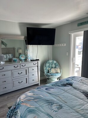 1 bedroom, WiFi - Ocean City Maryland Condo, The Mermaid Lounge! Ocean side 50 steps to the beach! (Ocean City)