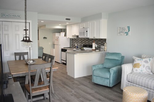 Ocean City Maryland Condo, ocean side 50 steps to the beach! On 7 40th Street