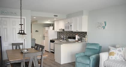 Ocean City Maryland Condo, ocean side 50 steps to the beach! On 7 40th Street