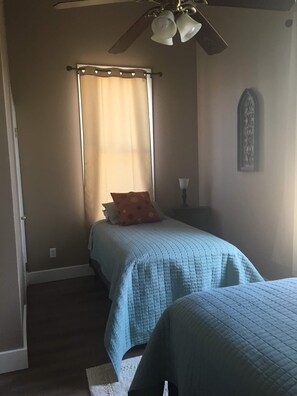 3 bedrooms, desk, free WiFi, bed sheets