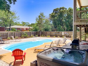 Pool - Sand Castle, 9 bedroom,6 1/2 bath,sleep 26,  pool, hottub, elevator, beach close (Oak Island)