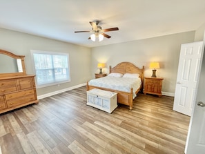 9 habitaciones, tabla de planchar con plancha, wifi y ropa de cama 