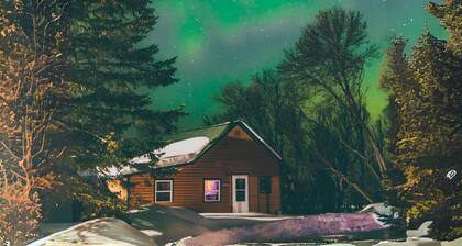 Red Cedar 2BR Lakefront -mökki w / yksityinen käynnistys- ja telakka