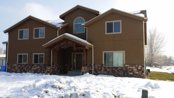 Exterior - Newer 2000 plus sq ft Apartment Bring your Pets and Toys (West Bountiful)