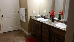 Combined shower/tub, hair dryer, towels, soap - Newer 2000 plus sq ft Apartment Bring your Pets and Toys (West Bountiful)