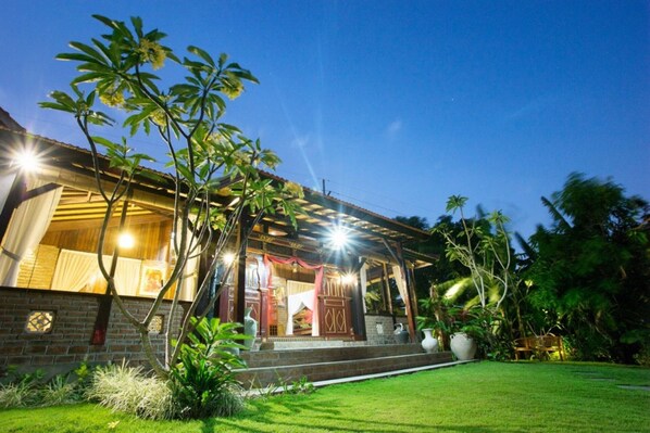 المنشأة من الخارج