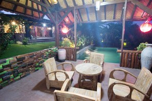 حمّام سباحة خارجي