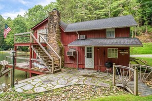 Exterior - Pops Place - Rustic Cain on Fishing Pond (Pisgah Forest)