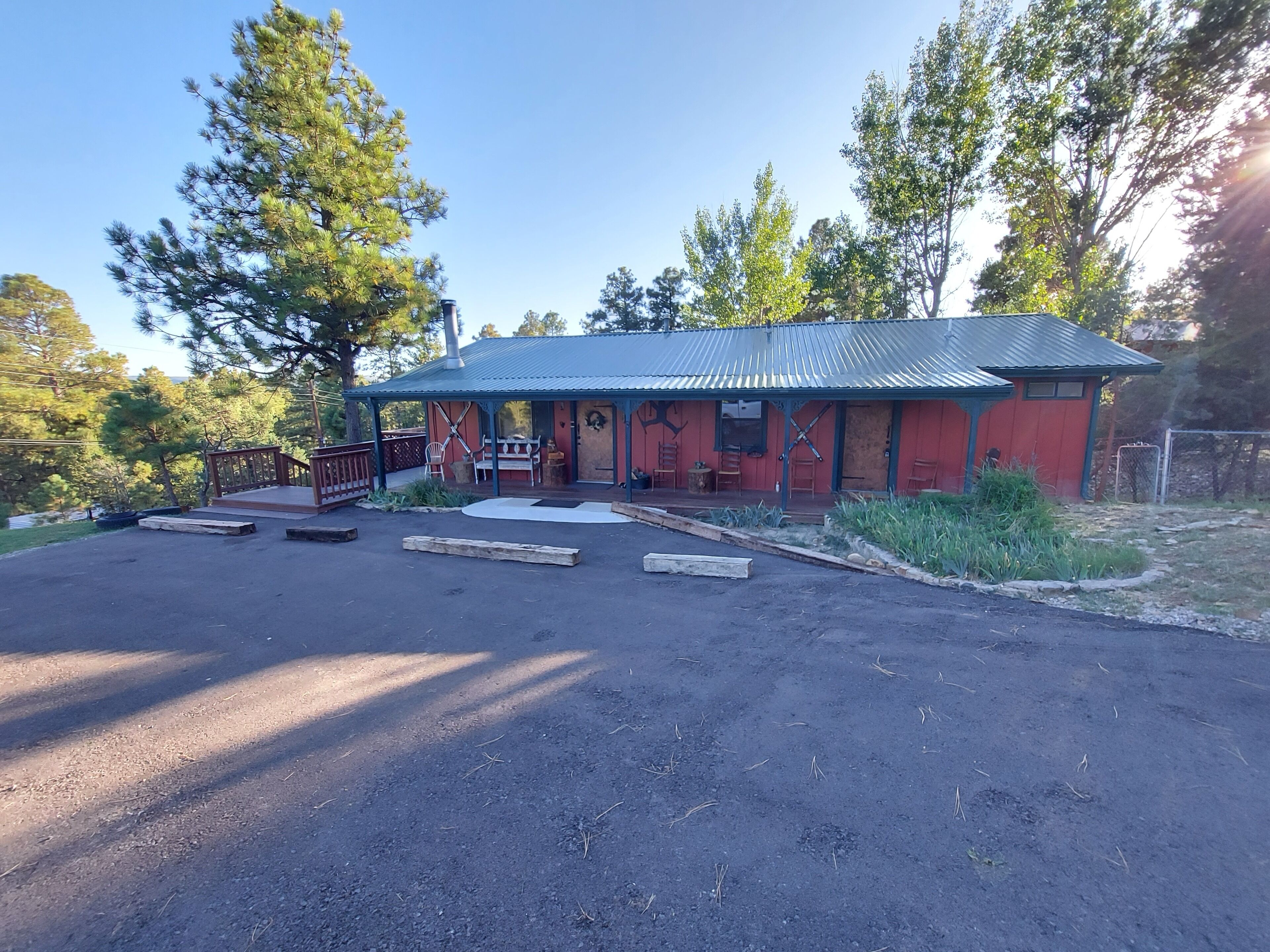 Easy Access/Paved Parking Area/Central Heating&Cooling/Free Wi-Fi/SmartTVs 