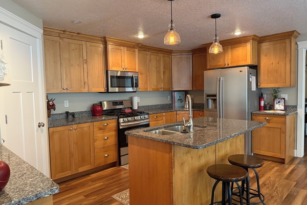 Frigorífic, microones, forn i placa de cuina