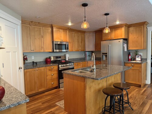 Tous Un niveau au sous-sol Grande grande salle Cuisine 3 chambres 2 salles de bain