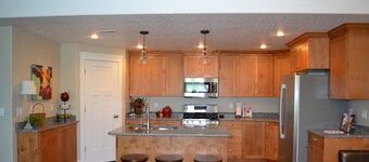 All One Level Basement Unit Large Great Room Kitchen 3 bed 2 baths