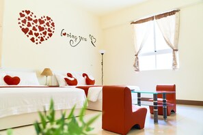 Deluxe Quadruple Room | Desk, free WiFi, bed sheets - Coffee Bear (Hengchun)