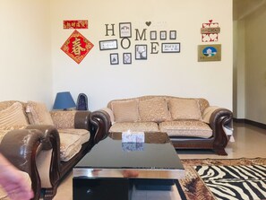 Lobby sitting area - Coffee Bear (Hengchun)