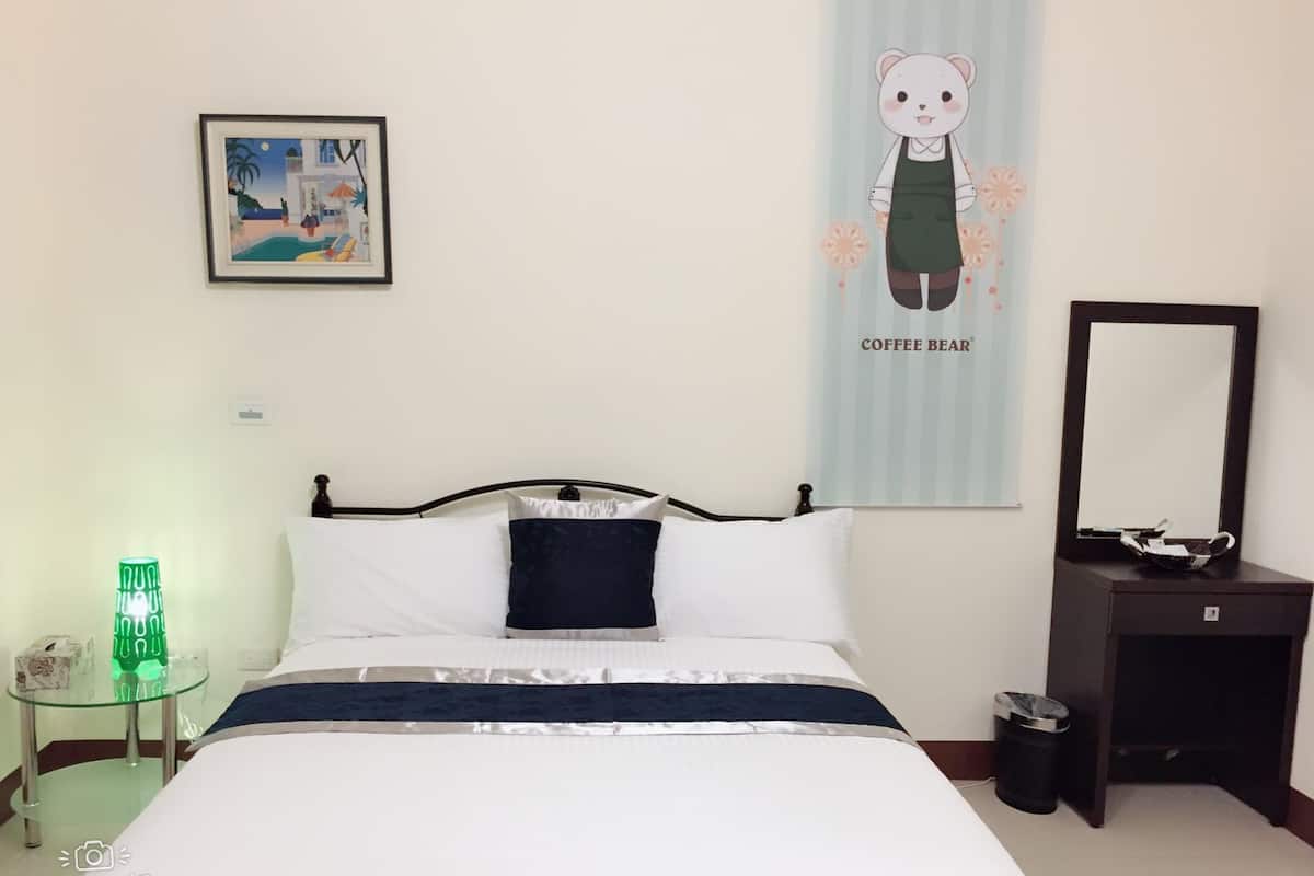 Standard Double Room | Desk, WiFi (free), bed sheets