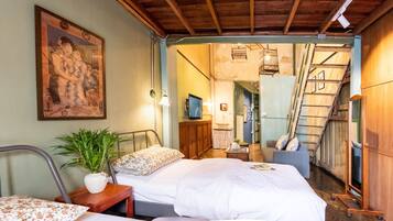 Family Room | Blackout drapes, iron/ironing board, free WiFi, bed sheets