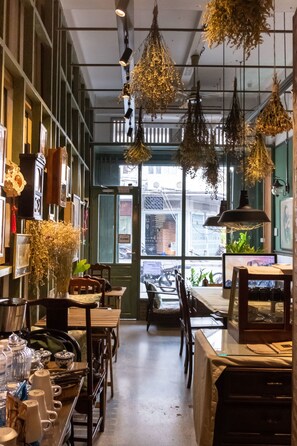 Coin salon dans le hall